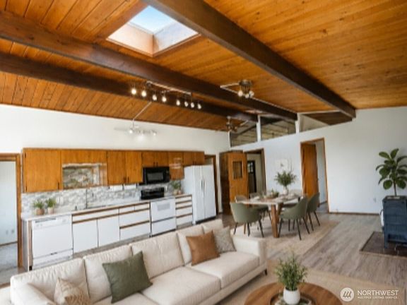 3rd image of 1838 Edgewood Drive
