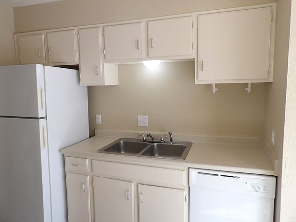 3rd image of 7075 SW Westchester Cir