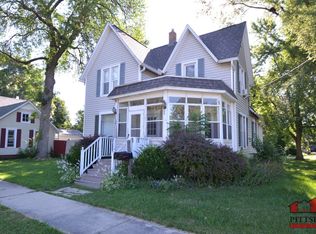 230 S 9th St, Dekalb, IL 60115