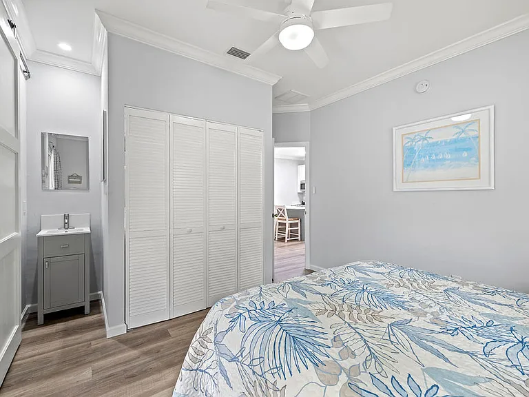 300 S Peppertree Dr — Photo 23