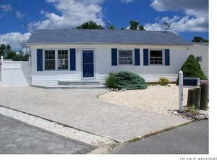 22 Jeteemale Dr, Manahawkin, NJ 08050