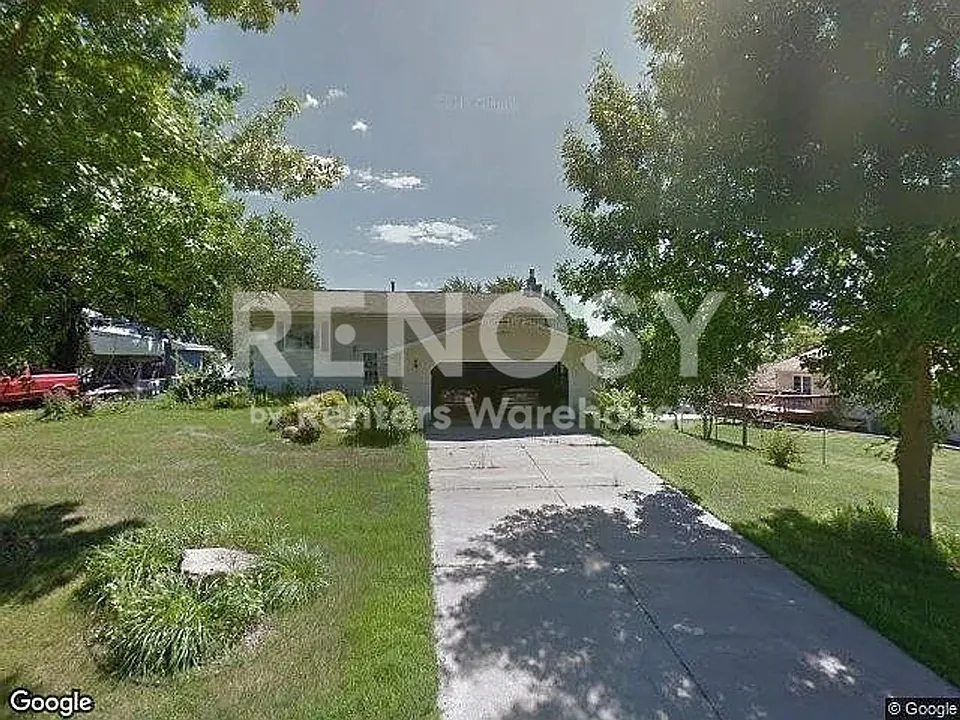 108 Country Ct NE