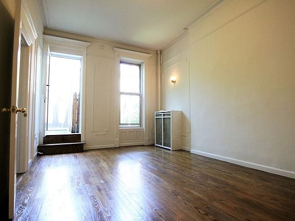 3rd image of 31 W 88th St APT 4B