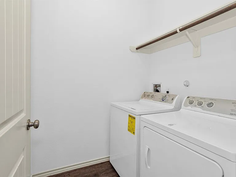 2730 Donellan Dr — Photo 6