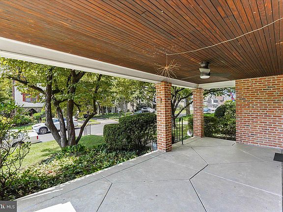 4th image of 833 Blythe Ave