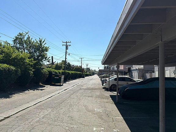 4th image of 5718 Hillsdale Blvd