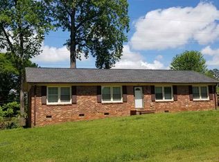 2054 Evergreen Dr, Boiling Springs, SC 29316