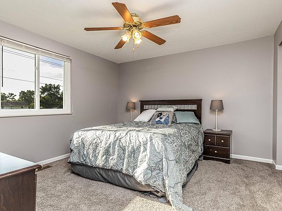 4th image of 2415 Warfield Dr