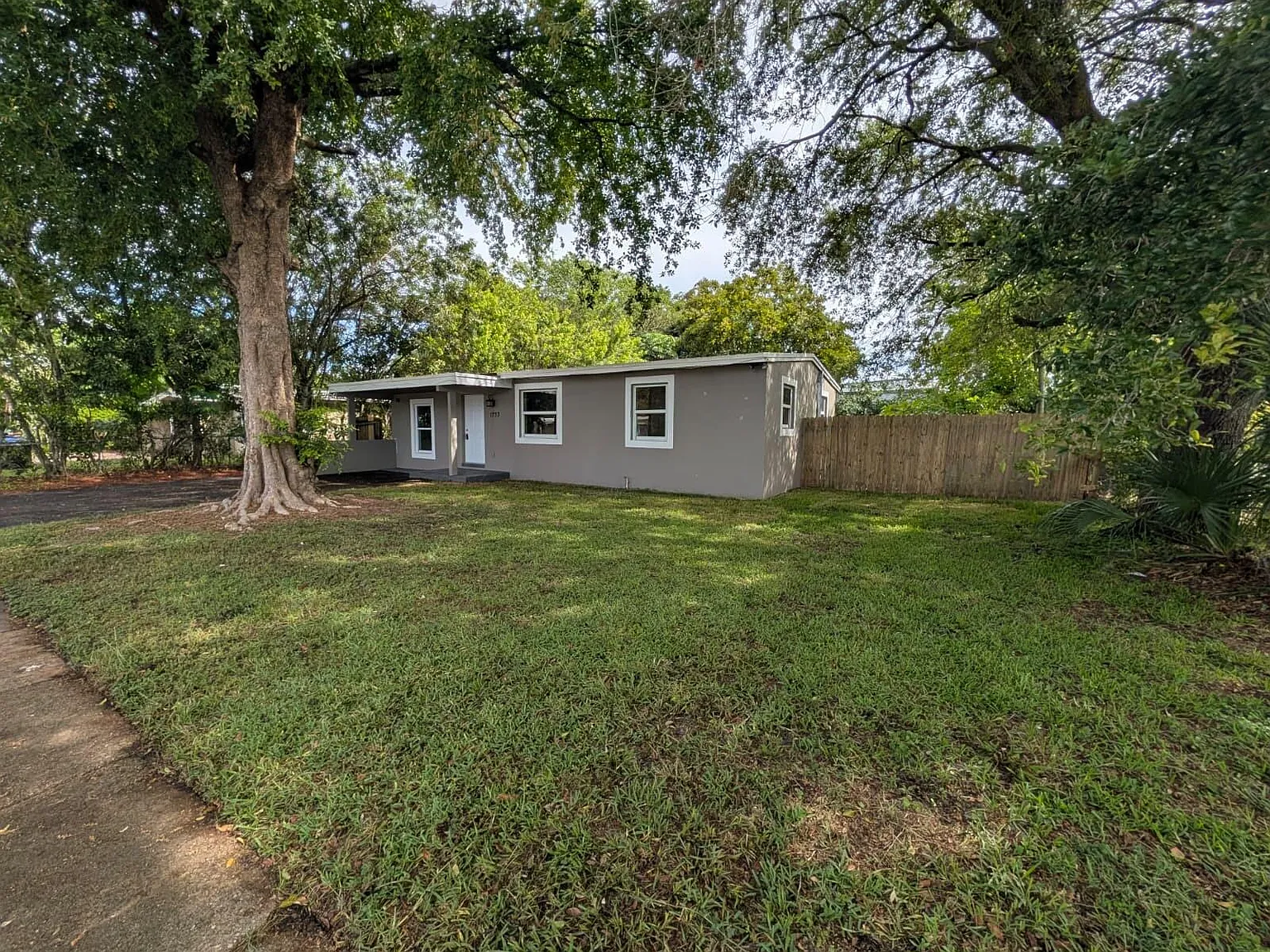 3 bed, 2.0 bath, 977 sqft, $2,900 — Photo 2