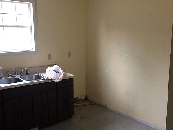 5th image of 927 W Oak Hill Ave