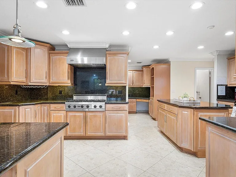 1240 SW 14th Ave — Photo 15