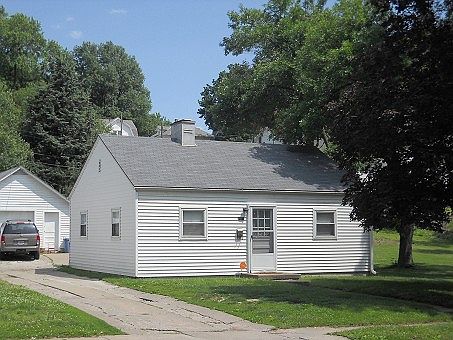 1st image of 1911 S 22nd St