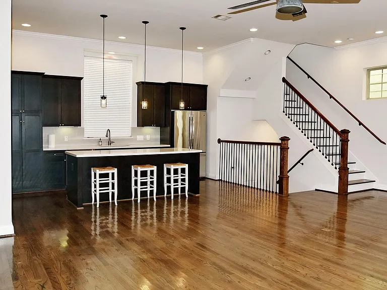 2211 Chenevert St #A — Photo 11