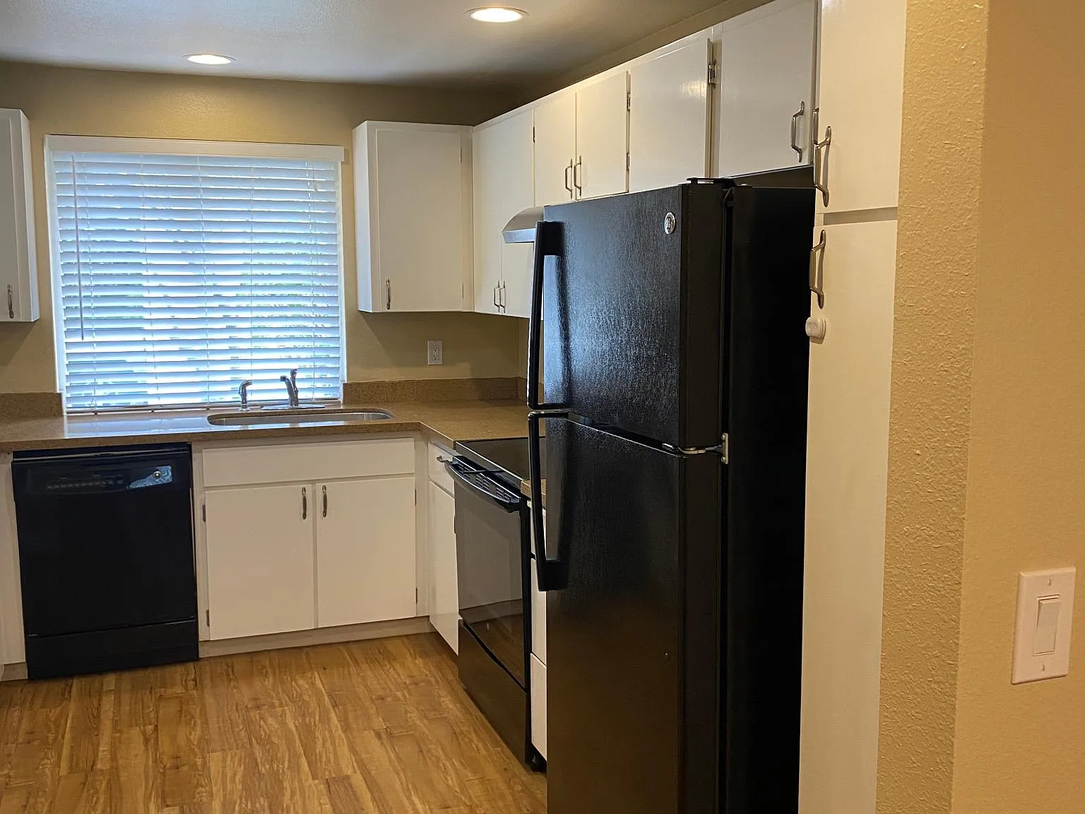 5116 Parker Rd E — Photo 2