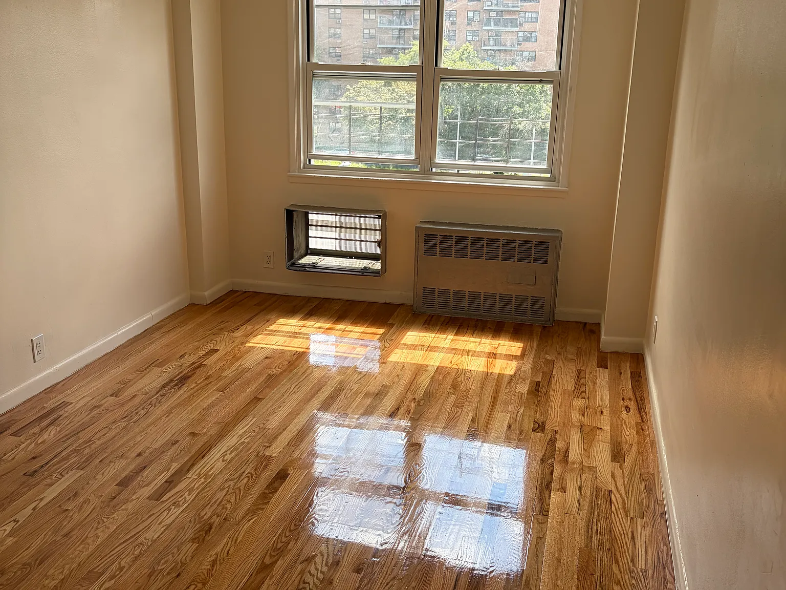 1 bed, 900 sqft, $1,915 — Photo 4