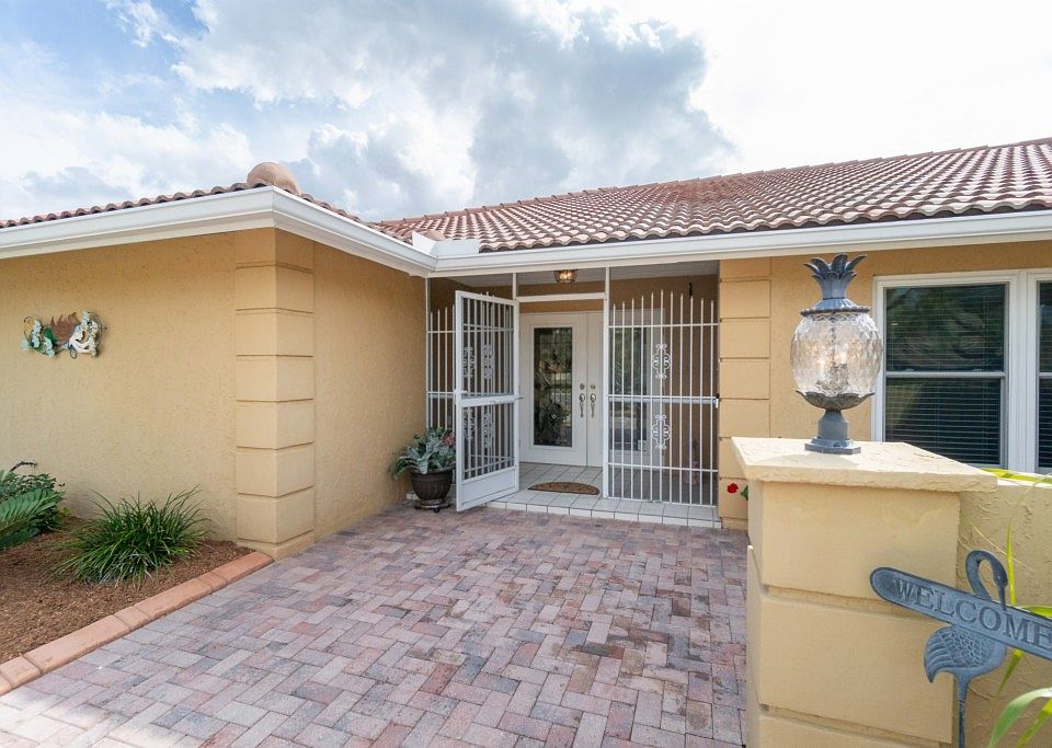 1st image of 320 Rubens Dr