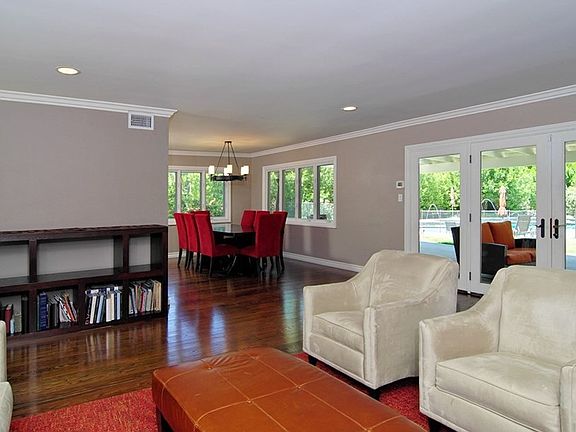 4th image of 4521 Del Moreno Dr
