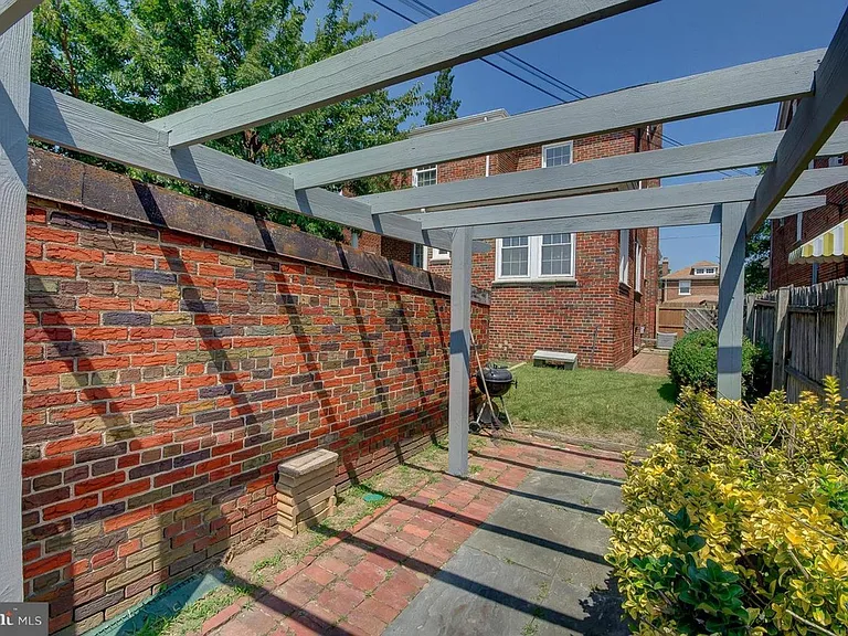 616 Nicholson St NW — Photo 24