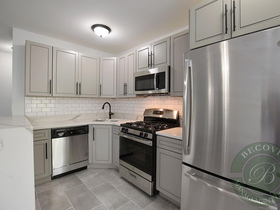 1st image of 1522 W Sherwin Ave #402
