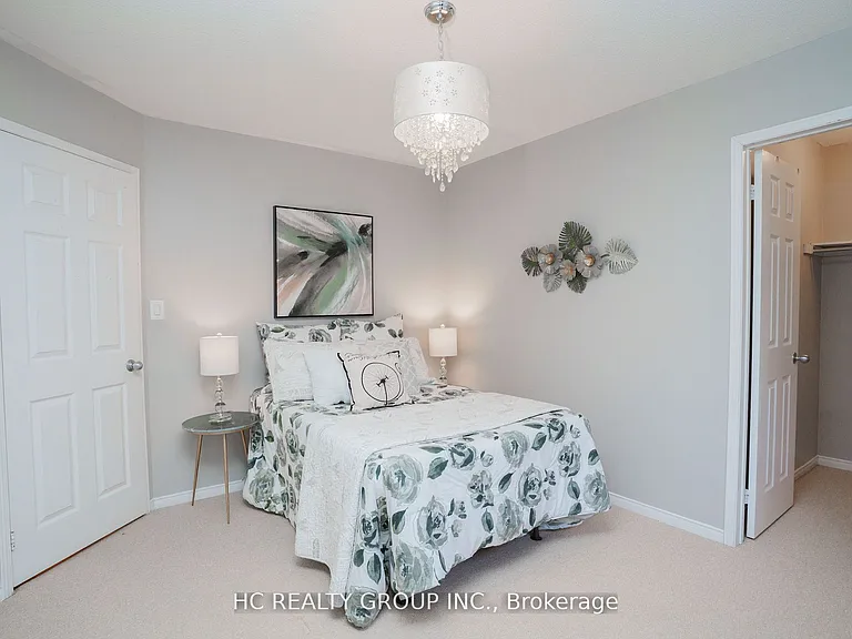 215 Armstrong Cres — Photo 20