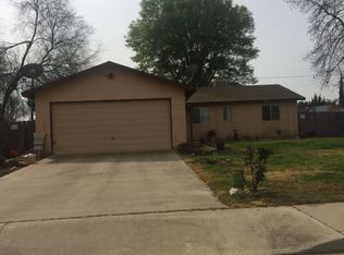 356 Crestwood Ave, Woodlake, CA 93286