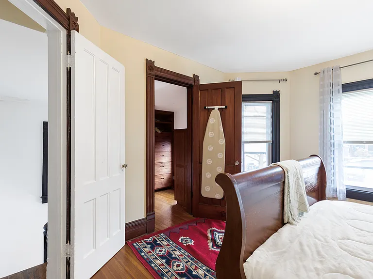 127 Ashworth Pl — Photo 4