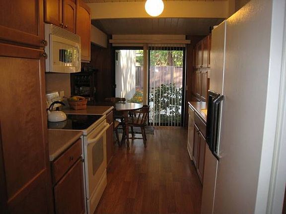 Kitchen view to eating ar