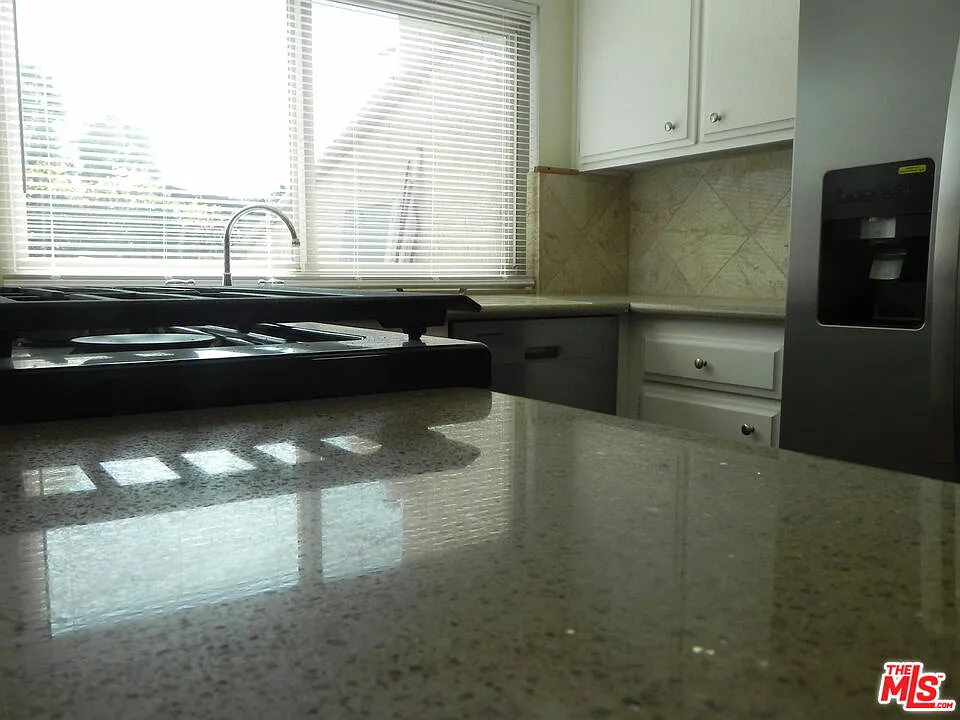 3 bed, 2.0 bath, 1228 sqft, $2,600 — Photo 3
