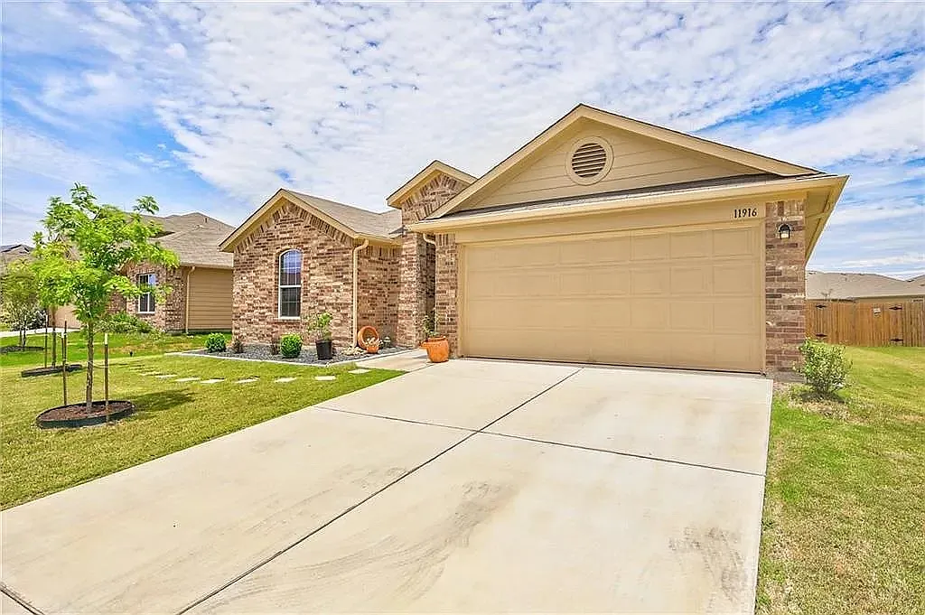 4 bed, 2047 sqft, $1,995 — Photo 3