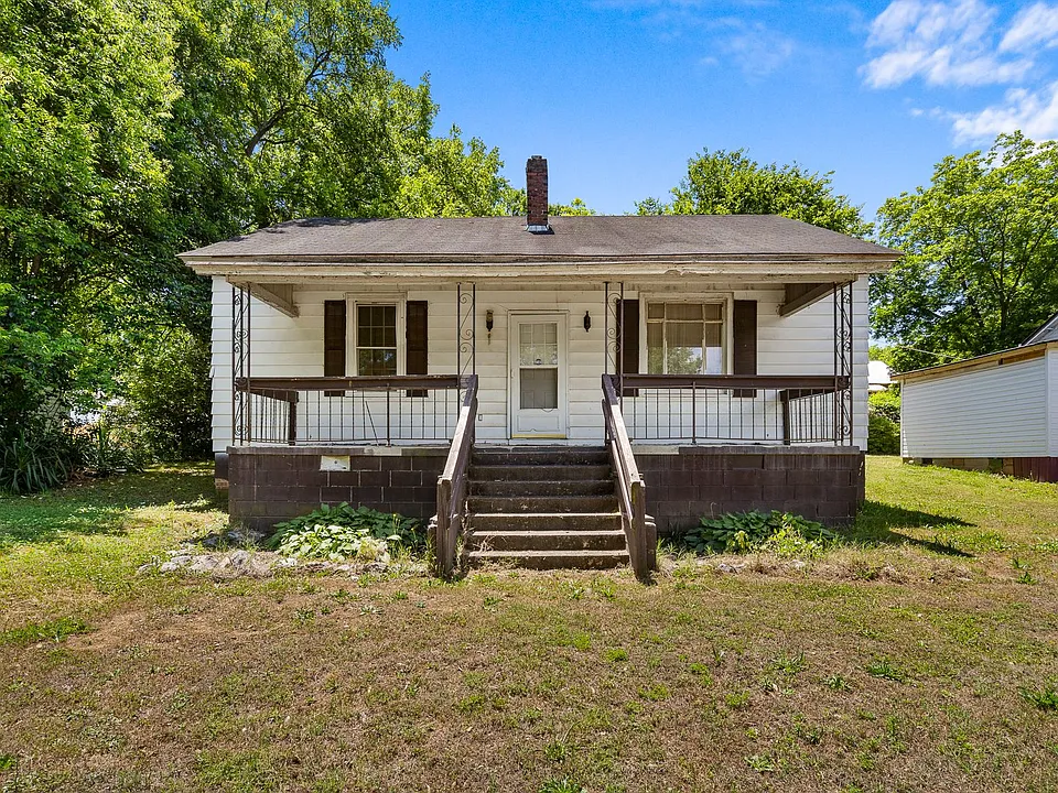 902 Pickens St