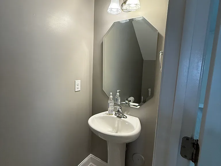 7007 McLothian Ln — Photo 10