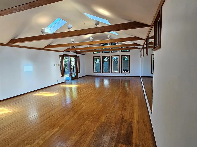 12627 Manor Dr — Photo 40