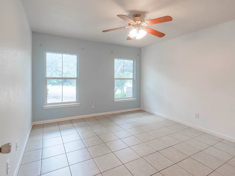 1015 Twin Deer Ln — Photo 11