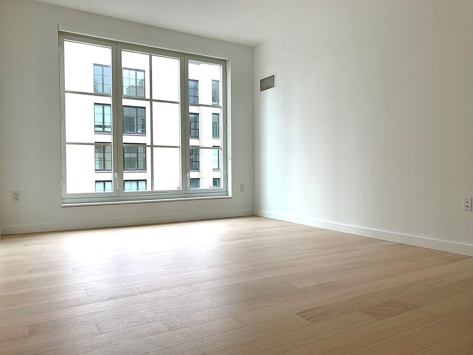 1st image of 535 W 43rd St Unit South 14f