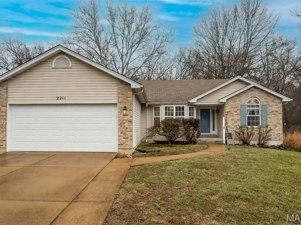 2211 Castlegate Dr, Imperial, MO 63052
