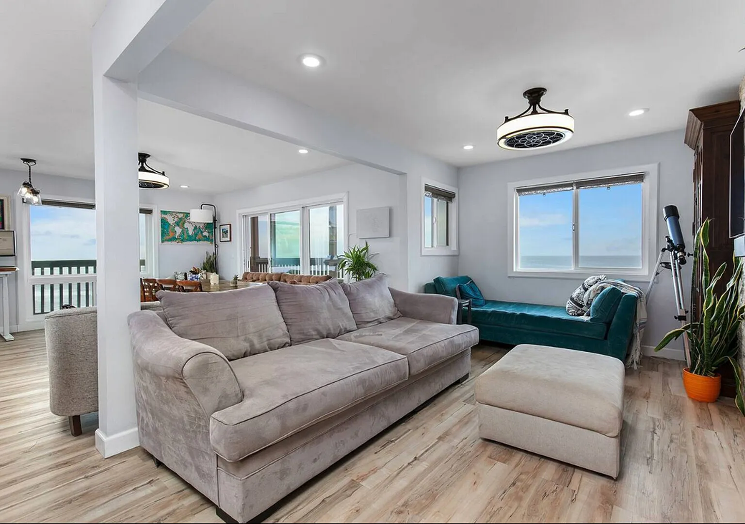 Beachside Remodeled Condo - Panoramic Ocean Views — Photo 1