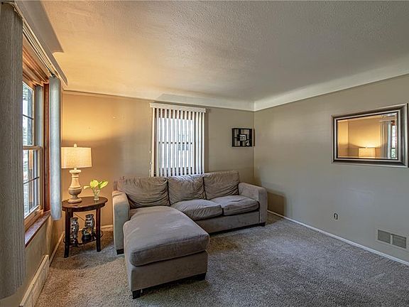 4th image of 1019 Tuxedo Ave