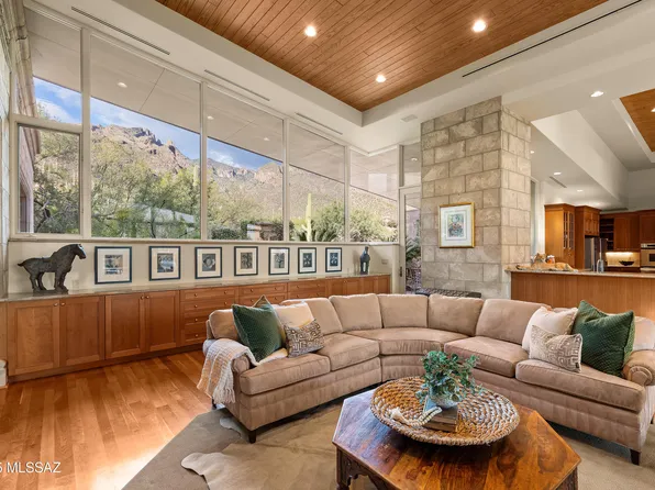 7301 N Secret Canyon Dr, Tucson, AZ 85718