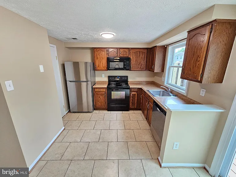 509 Beebe Ct — Photo 11