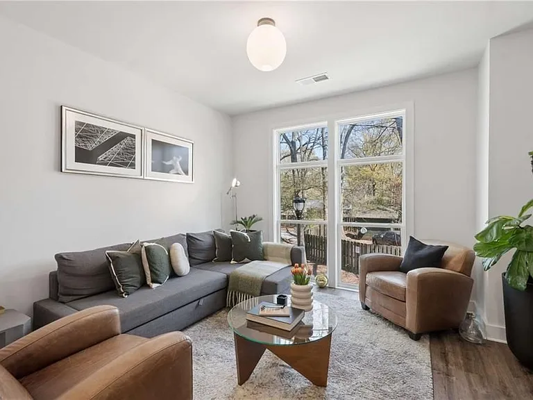 1350 May Ave #9 — Photo 21