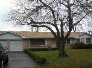 5300 Park Ave, Groves, TX 77619