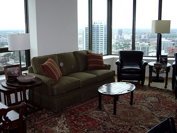 5th image of 400 N La Salle Dr APT 4210