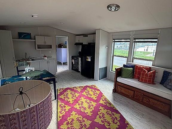 2nd image of 2050 Country Club Rd #33