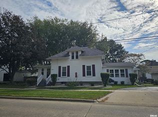 52 W Dayton St, Galesburg, IL 61401