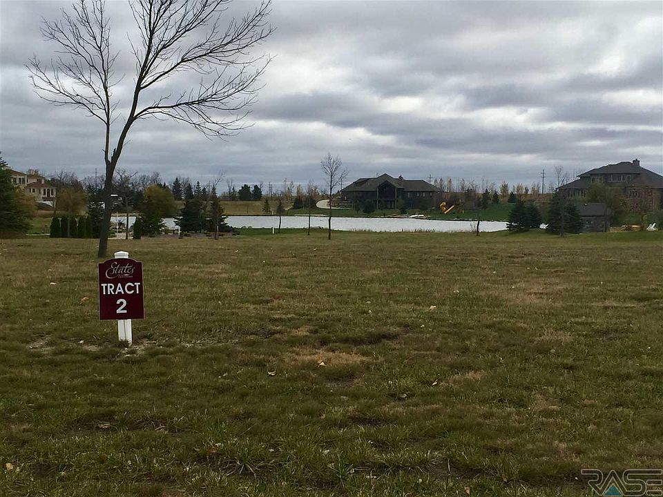 2nd image of 709 E Silver Pond Pl