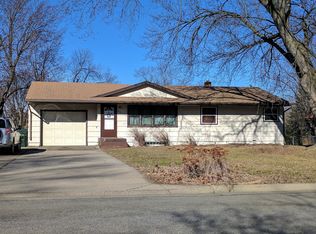 2705 Farrington St, Roseville, MN 55113
