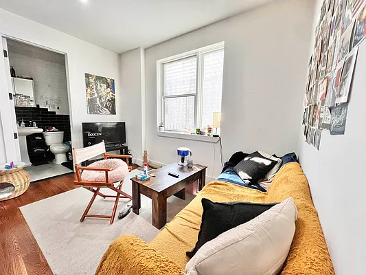 Rented by ERNY LLC | media 7
