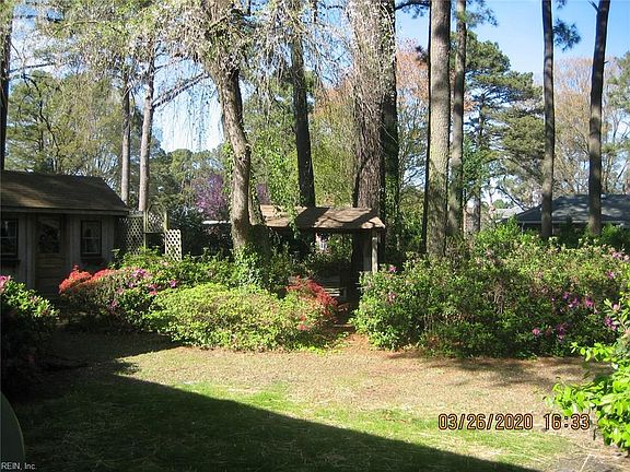 3rd image of 330 W McGinnis Cir
