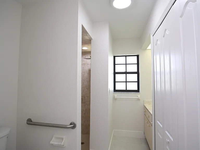 23146 Ambassador Ave — Photo 20