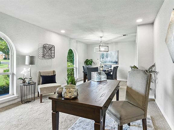 3rd image of 2809 Parkhaven Dr